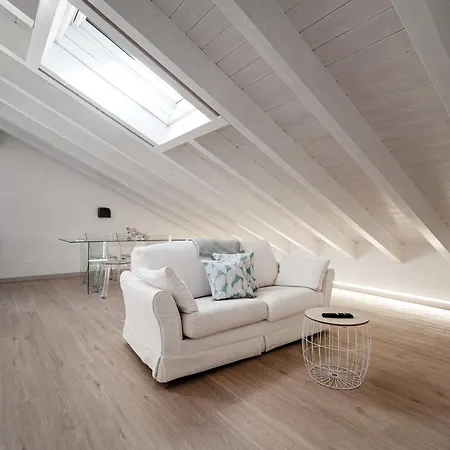 Ilaria's Loft - The House Of Travelers Apartment