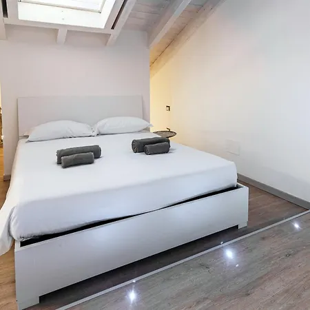 Ilaria's Loft - The House Of Travelers Appartamento *