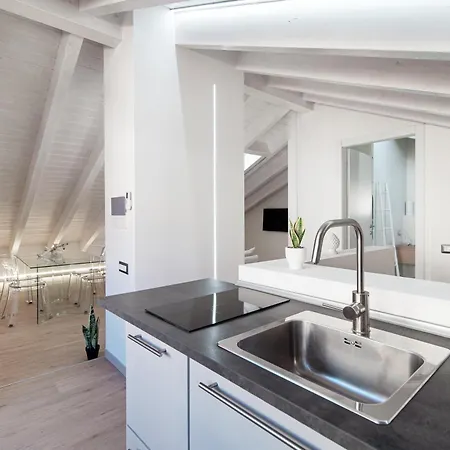 Ilaria's Loft - The House Of Travelers Appartamento