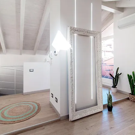 Ilaria's Loft - The House Of Travelers Appartamento